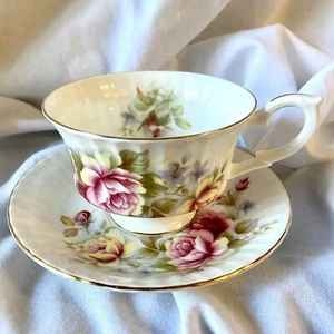 PARAGON Teetasse & Untertasse rosa gelb Kohl Rosen Knochen China England Blumenmuster - Bild 1 von 8