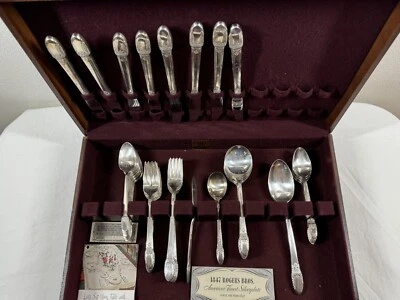 Cubiertos de colección 1847 Rogers Bros/International Silver Company-Patrón First Love Foto 1 de 4