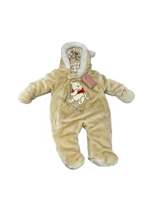 Disney Baby Winnie the Pooh Tuta da Neve Neonato Beige, con Cappuccio, Bunting 6-9 Mesi - Foto 1 di 6