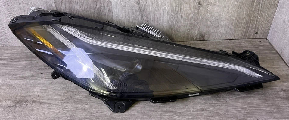 Chevrolet Corvette 2025 faro lado derecho del pasajero LED OEM 85869243 Foto 1 de 4