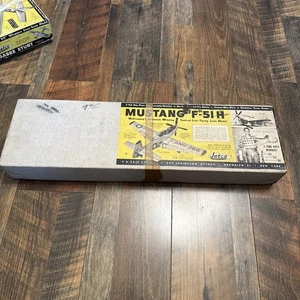 Mustang F-51-H Scale Modell Brandneu - Bild 1 von 9