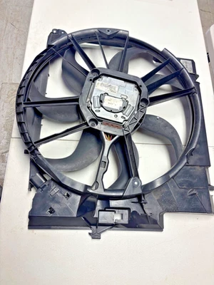 ☑️ 08-13 OEM BMW E82 E88 E90 E92 N54 N55 Engine Radiator Cooling Fan *Cracked* - Image 1 of 4