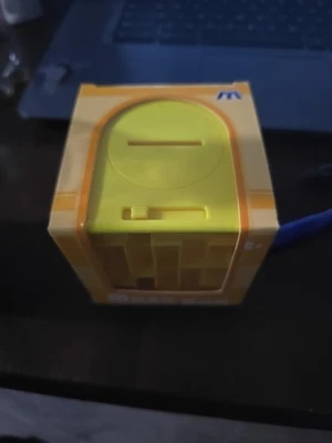 Caja rompecabezas laberinto amarillo 3D banco de dinero juguete Foto 1 de 4