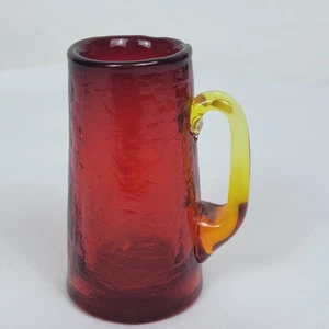 Vintage Amberina Red Crakle Schnapsglas mit gelbem Henkel - Bild 1 von 5
