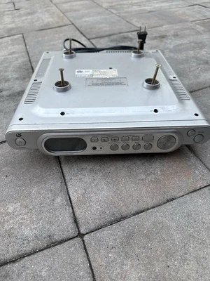 GPX Under Cabinet TV 7" LCD MP3 Weather Band Clock AM/FM Radio KCL8806DT - Image 1 of 4