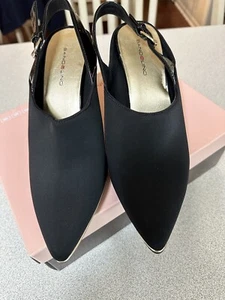 BANDOLINO BLACK POINTY TOE HEEL SLINGBACK PUMPS SIZE 8.5M GOLD TRIM BUCKLE - Picture 1 of 5