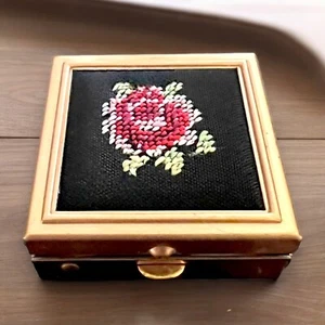 Pill Box Rose Embroidered Petit Point Tapestry Gold Tone Vintage Grannycore Chic - Picture 1 of 8