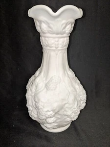 Imperial White Milk Glass Loganberry Paneled Grape Vase Vintage Fenton Glass - Picture 1 of 7