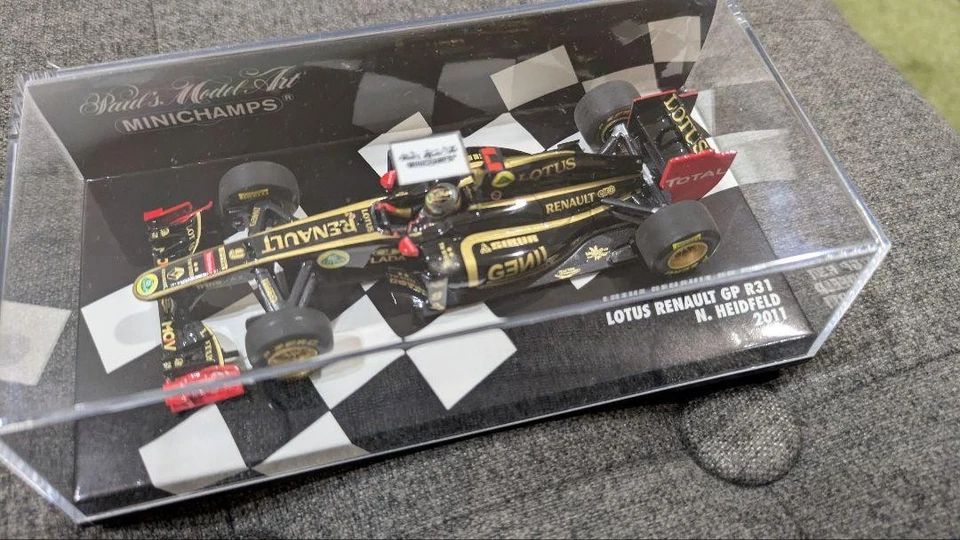 Modellino auto Minichamps Lotus Renault R31 2011 Nick Heidfeld scala 1/43 - Immagine 1 di 4