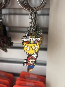 2025 Universal Orlando Epic Universe Super Nintendo World Mario Schlüsselanhänger - Bild 1 von 2