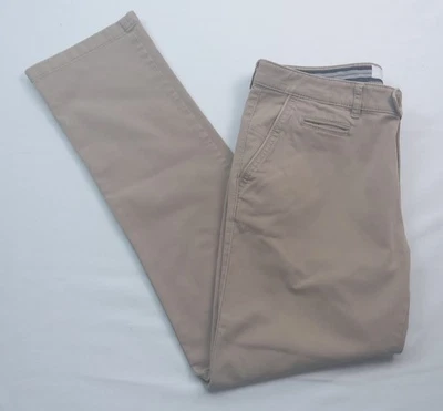 Pantalones chinos Brax Feel Good Everest para hombre caqui frente plano talla 34x32 Foto 1 de 4