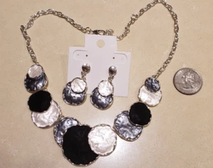 Schwarze, weiße und graue Halskette und Ohrring silber Metall, verstellbar, wendbar - Bild 1 von 5