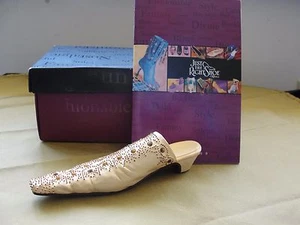 Just the Right Shoe ~ Aristocrat ~ 1999 Raine - Retired NIB - Picture 1 of 2
