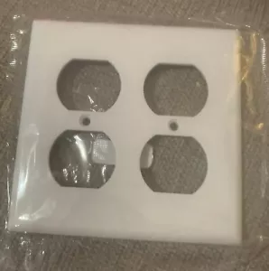 (7) DUPLEX RECEPTACLE PLATE 2GANG SUPERIOR GRADE Cooper White - Picture 1 of 1