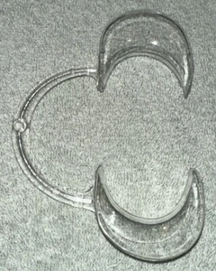 2016 Hasbro Speak Out Game Replacement Pieces - Mouthpiece - Picture 1 of 4