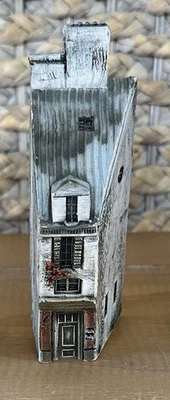 Casa miniatura vintage J Carlton de Dominique Gault Houses Foto 1 de 4