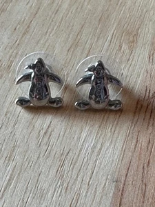 Penguin Stud Earrings J9 - Picture 1 of 3