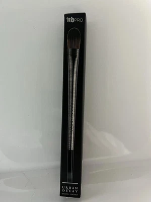 Cepillo de sombra de ojos grande Urban Decay E-203 Foto 1 de 3