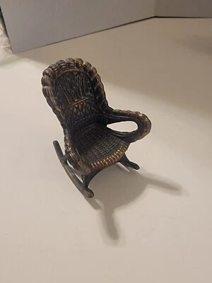 Mueble mecedora de metal vintage para casa de muñecas 2,5'T Durham Ind. Foto 1 de 4