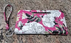 NEW Betsey Johnson Floral Wallet Wristlet Purse Pink w/White Flowers NWOT - Picture 1 of 7