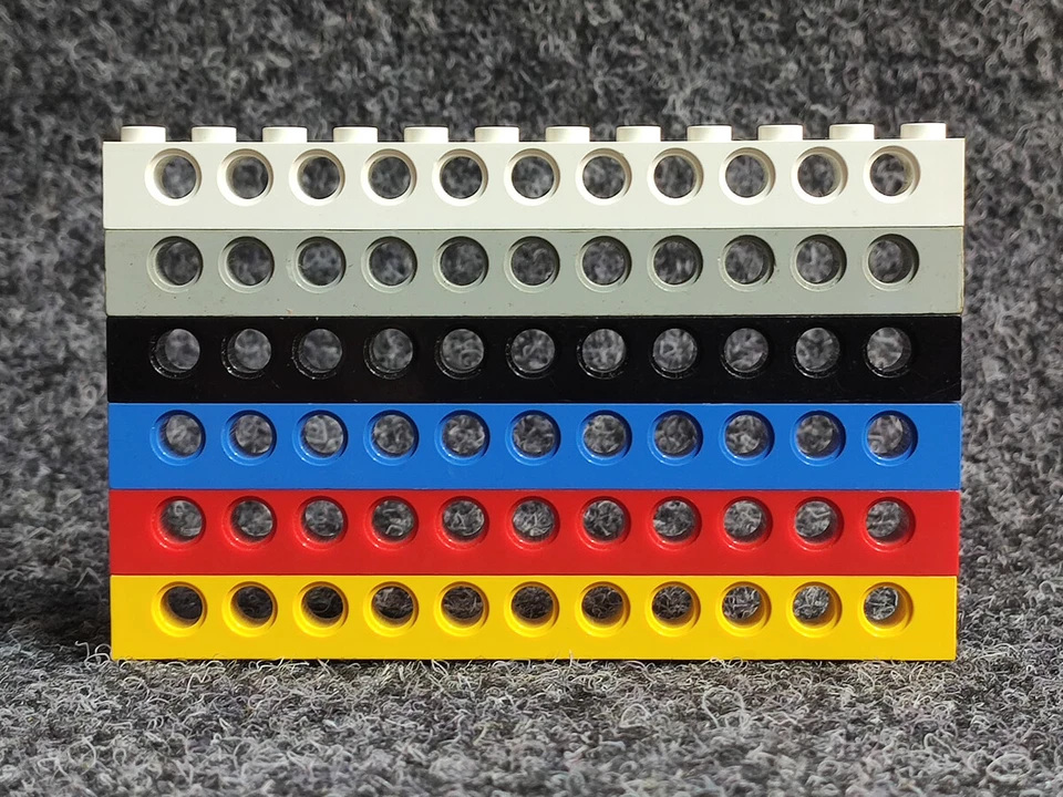Lego 2 x 3895 Technic Stein mit 11 Löchern 1 x 12 - FARBE wählen - Bild 1 von 1
