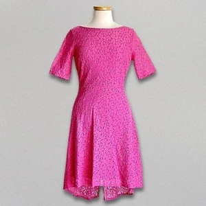 Vestido Betsey Johnson Floral Encaje Ajuste y Acampanado Recorte Espalda Manga Corta Rosa 6 Nuevo con Etiquetas - Imagen 1 de 10