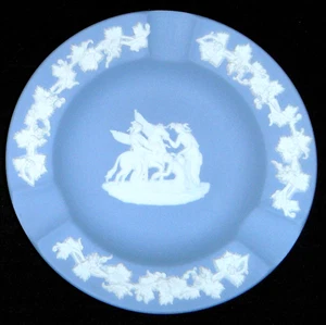 Vintage Wedgwood Cream Color on Lavender (Pale Blue) Jasperware 3-Slot Ash Tray - Picture 1 of 9