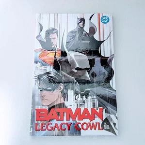 Batman: Legacy Cowl Deluxe Edition - Hard Cover - Dustin Nguyen - Picture 1 of 1