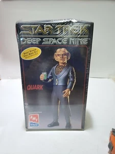 AMT 8719 Star Trek Deep Space Nine Quark Model Kit - Picture 1 of 2