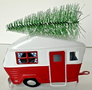 Rot Weiß Metall Landhaus Anhänger Wohnmobil mit Baum Weihnachtsschmuck - Bild 1 von 4