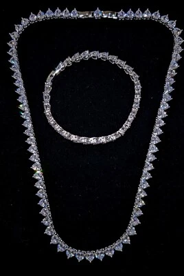 Conjunto de collar y pulsera de circonita cúbica en forma de corazón cadena galvanizada de plata Foto 1 de 4