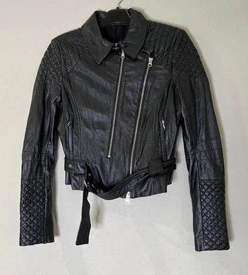 Rebecca Minkoff Chaqueta Moto Negra Piel de Cordero con Cinturón y Cremalleras Talla Pequeña Foto 1 de 4