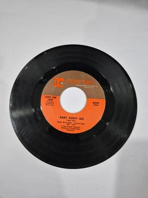 SONNY & CHER: baby don't go / walkin' the quetzal REPRISE 7" Single 45 RPM Foto 1 de 2