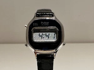 VINTAGE RARE SMALL LADIES ALARM COUNTDOWN  DIGITAL WATCH "PULSAR" Y476-4130 - Picture 1 of 9