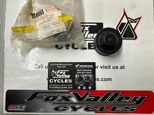 2HR-28415-00-00 YAMAHA BUMPER END CAP - Picture 1 of 3