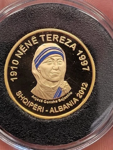Albania 200 Leke, 2012. Mother Teresa. Gold UNC Cover