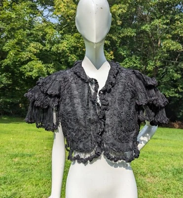 CHAQUETA CORTA VICTORIANA SIGLO XIX NEGRA MOIRE CON VOLANTES Foto 1 de 4