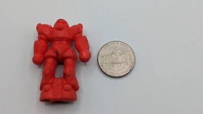 Minifigura roja robot borrador tapa lápiz - Hecha en Taiwán  Foto 1 de 4