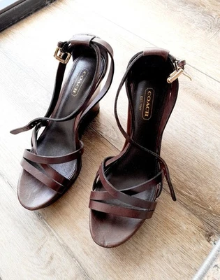 Sandalias de cuña COACH Maleena de cuero con tiras en marrón talla: 6,5 Foto 1 de 4