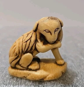 Netsuke Japanese Detailed Carved Resin Jakoneko (Musk-cat) Figure - Picture 1 of 9