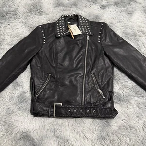 Chaqueta Vero Moda para mujer con cremallera frontal de cuero sintético con clavos negra talla grande - Imagen 1 de 7