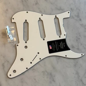 Golpeador Fender American Vintage II 1965 Stratocaster 3 capas Eggshell Shield EE. UU. - Imagen 1 de 6