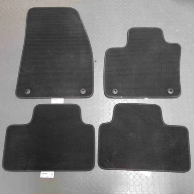 31469346 Kit tappetini VOLVO XC40 T5 PLUG-IN 2020 1.5TB/E - Immagine 1 di 4