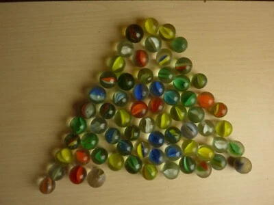 ANCIEN LOT DE 67 BILLES EN VERRE- JOUET - JEU ANCIEN DE COUR D'ECOLE - Photo 1/2