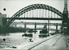 Les trois ponts sur la rivière Tyne à Newcastle - Photographie Vintage 3440397