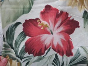 Tela estilo vintage de tela de corteza de algodón con aspecto rojo y verde tela gordita en blanquecino - Imagen 1 de 10