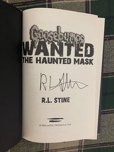 R L STINE GOOSEBUMPS SIGNED Autogramm 1. Hardcover DIE SPUKMASKE BUCH RAR - Bild 1 von 6
