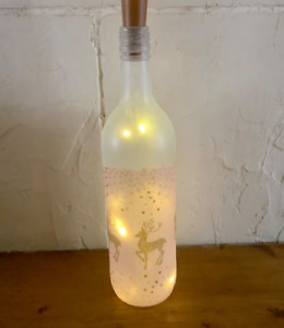 Lampe de bouteille DEL Light up renneau rose découpé design de Noël.