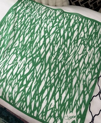 Cachecol gráfico de algodão DVF Diane Von Furstenberg galho marinho 18x18 Itália $105 - Imagem 1 de 4