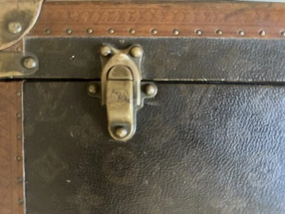 Authentic 1930s Louis Vuitton Bisten Suitcase – 25.5” – Working Locks – RARE SFA - Image 1 of 4